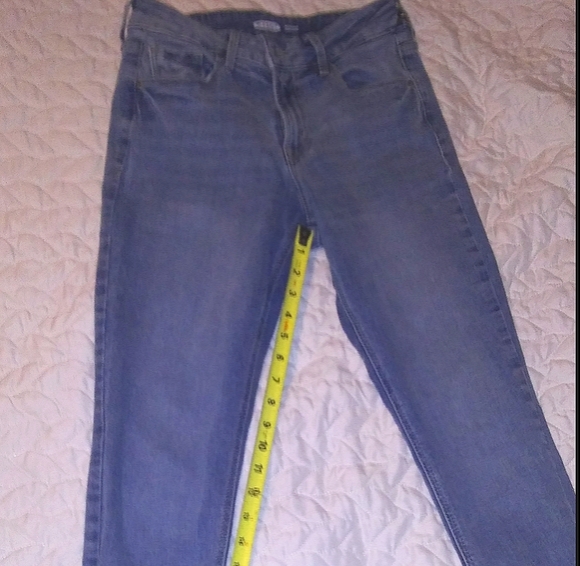 Mid rise. Old Navy Rock Star Supper Skinny jeans - Picture 2 of 7